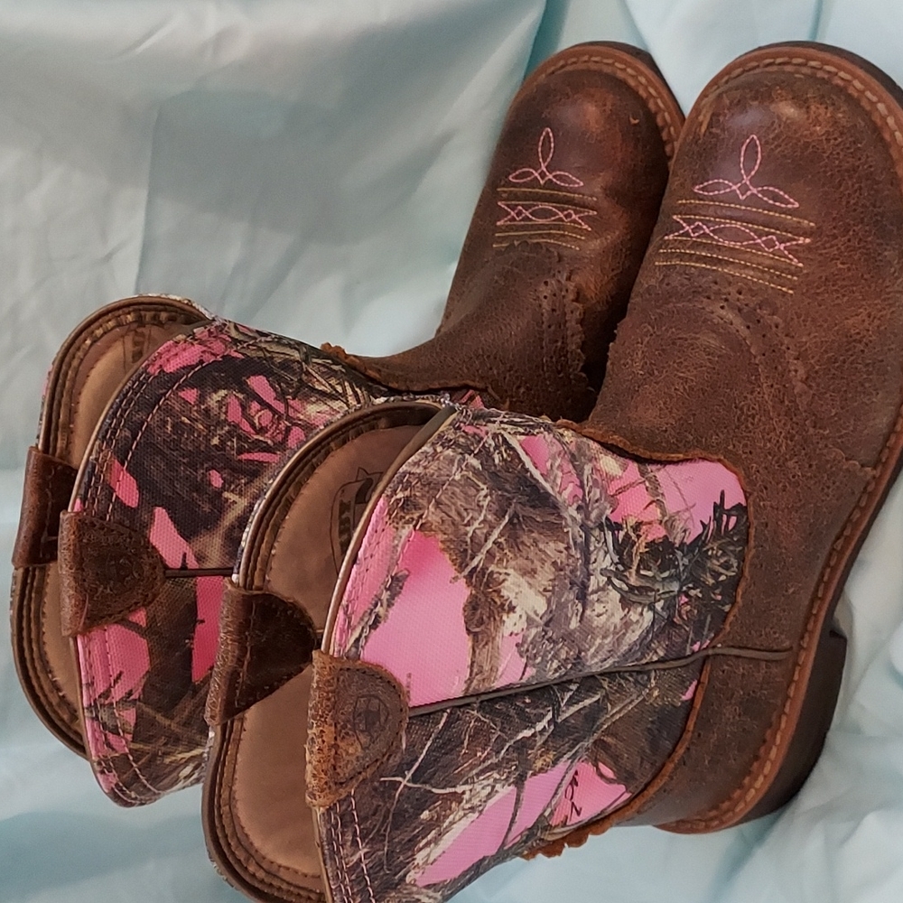 Ariat fat baby 8.5 pink camo